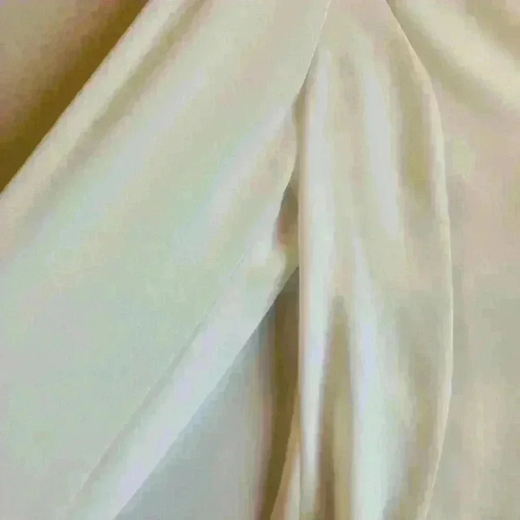 NEW! Lush V-Neck Balloon Sleeve Blouse - Picture 5 of 7